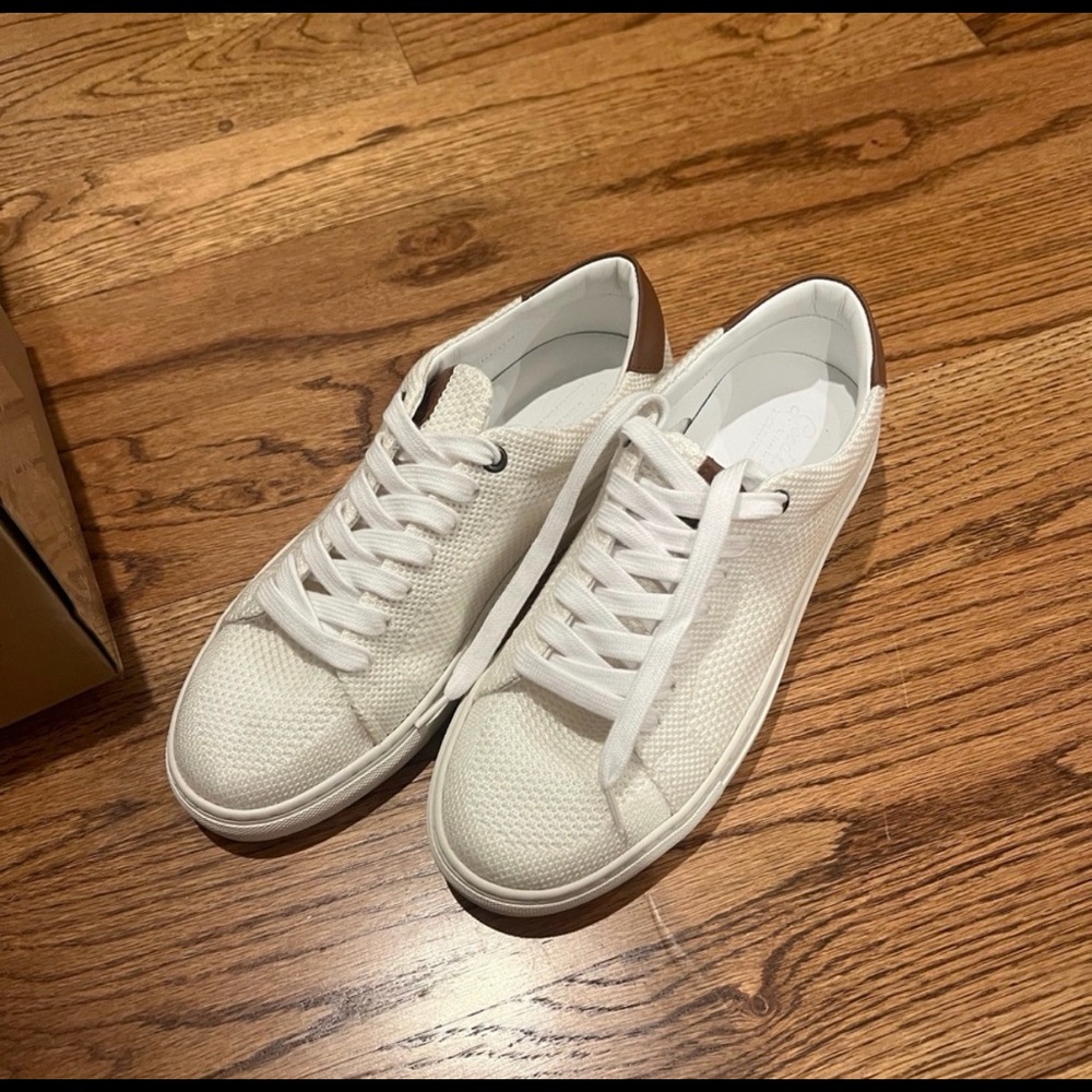 Good Man brand new sneaker size 8